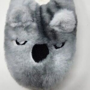 pair of slipper socks Fuzzy Babba KOALA gray fuzzy slippers one size NEW. C2